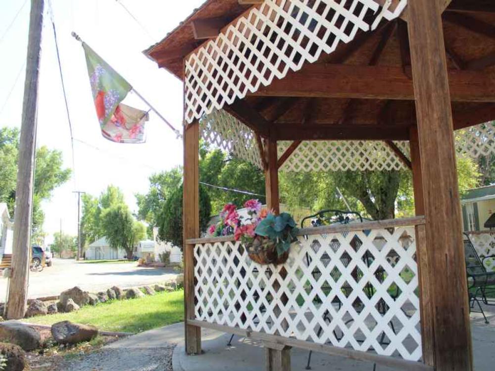 Gazebo with flowers at Four Seasons River Inn & RV Park