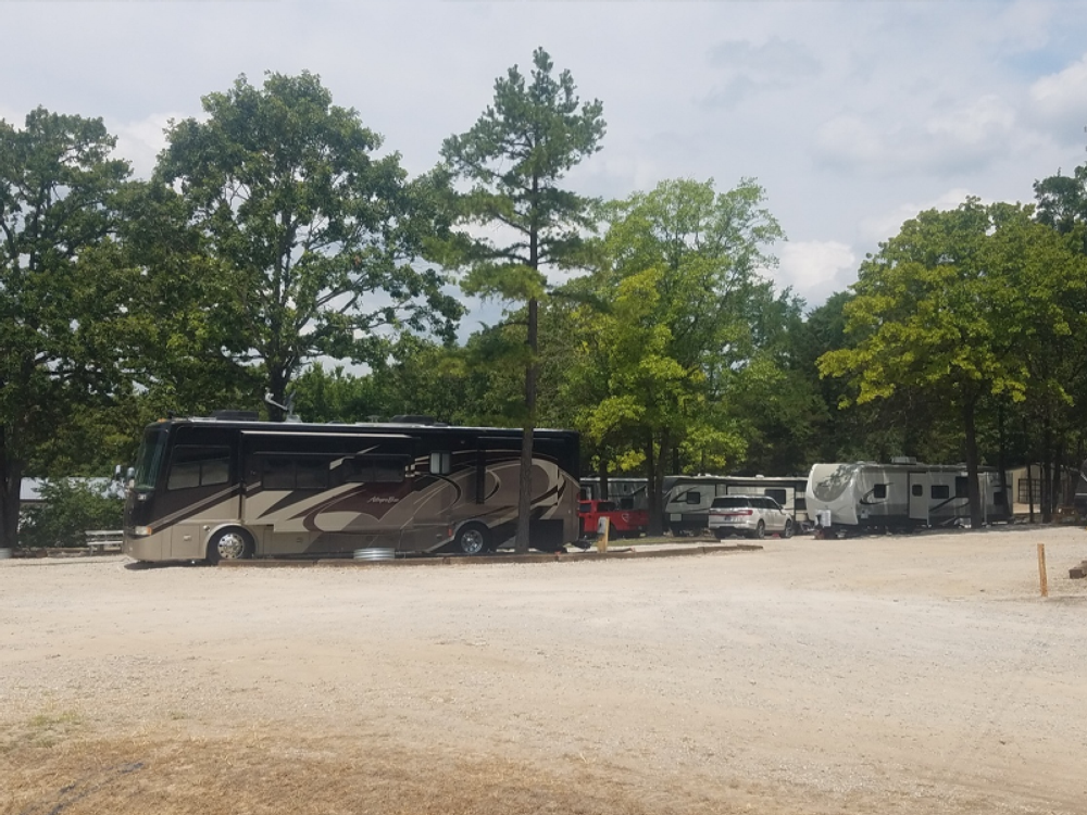 Gravel sites at Viola RV Park