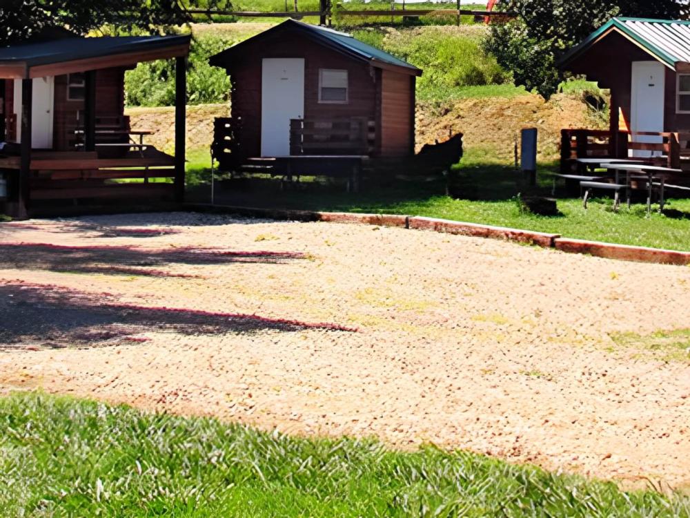 Cabin's at site Wyatt's Hideaway Campground