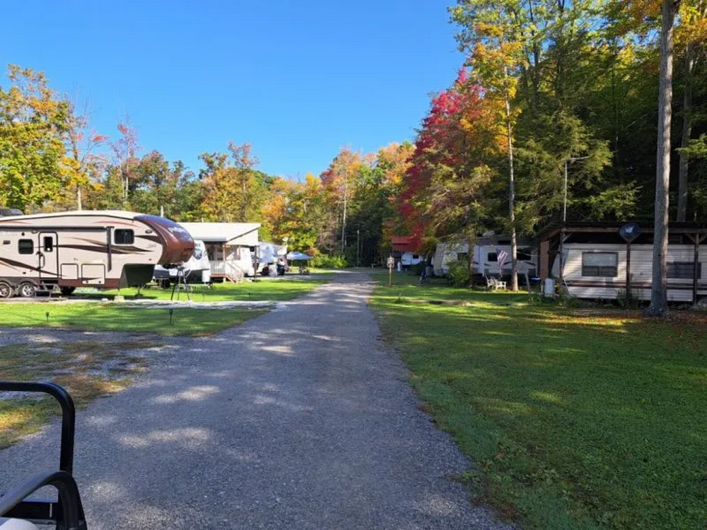 A road leading to RV sites at Glendale Valley Campground