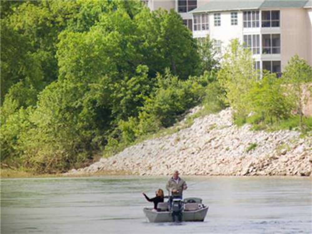 People fishign at Lake Taneycomo
