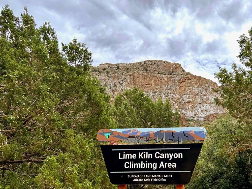 A sign showing the Lime Liln Canyon Climbing Area nearby at MESQUITE TRAILS RV RESORT