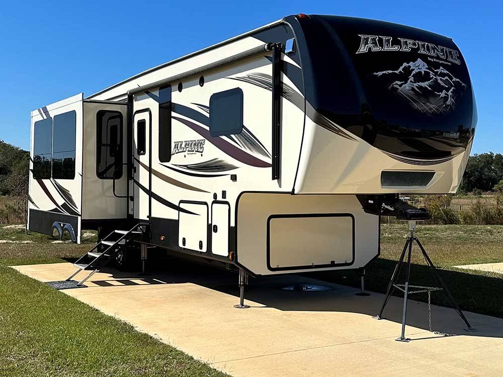 A fifth wheel parked on-site at SUN CITY RV PARK