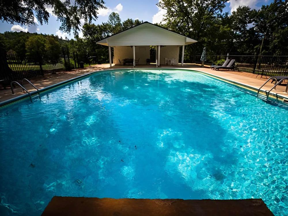 Pool at site Arrowhead RV Resort at Smith Lake