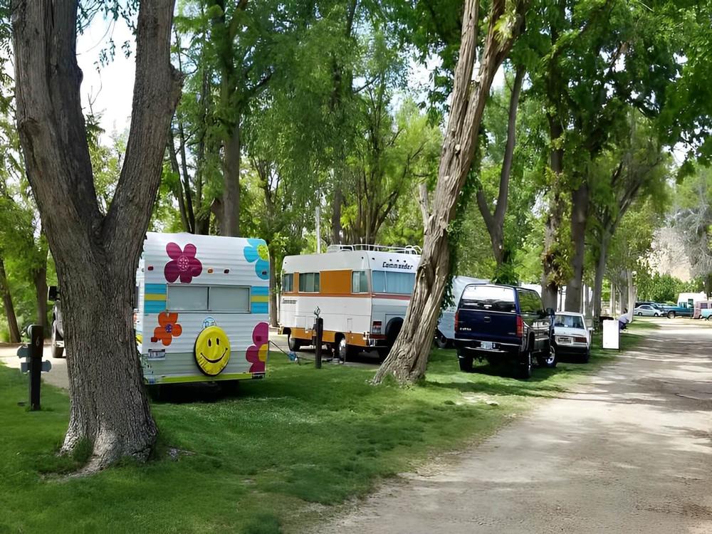 Vintage RVs at Rivers Edge RV Park