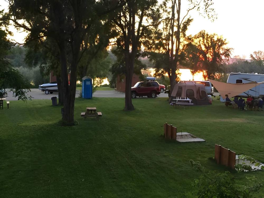 Campsites at Rivers Edge RV Park