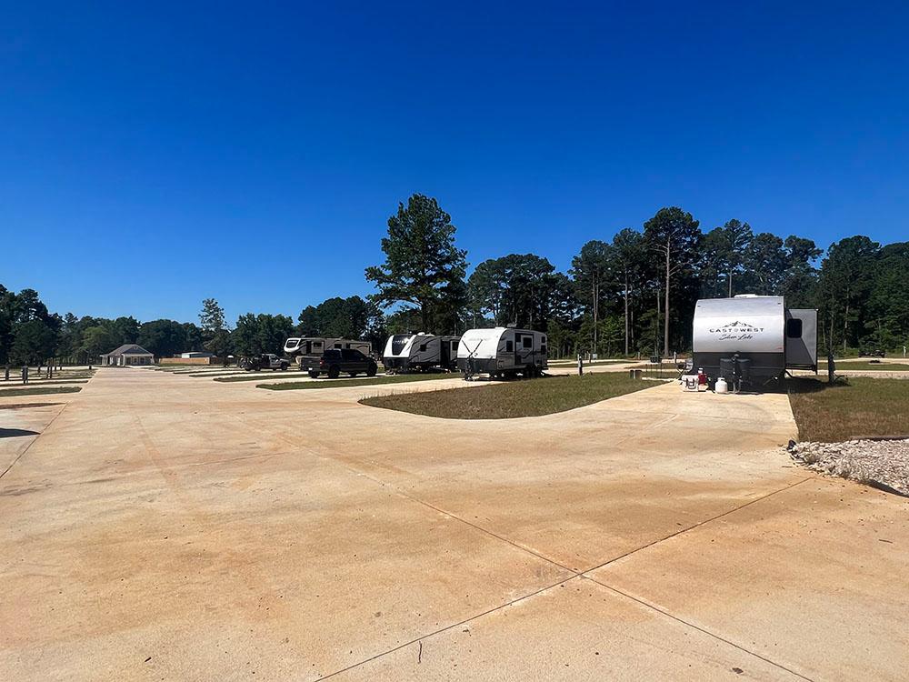 Spacious paved RV sites at STARRVILLE RV RESORT