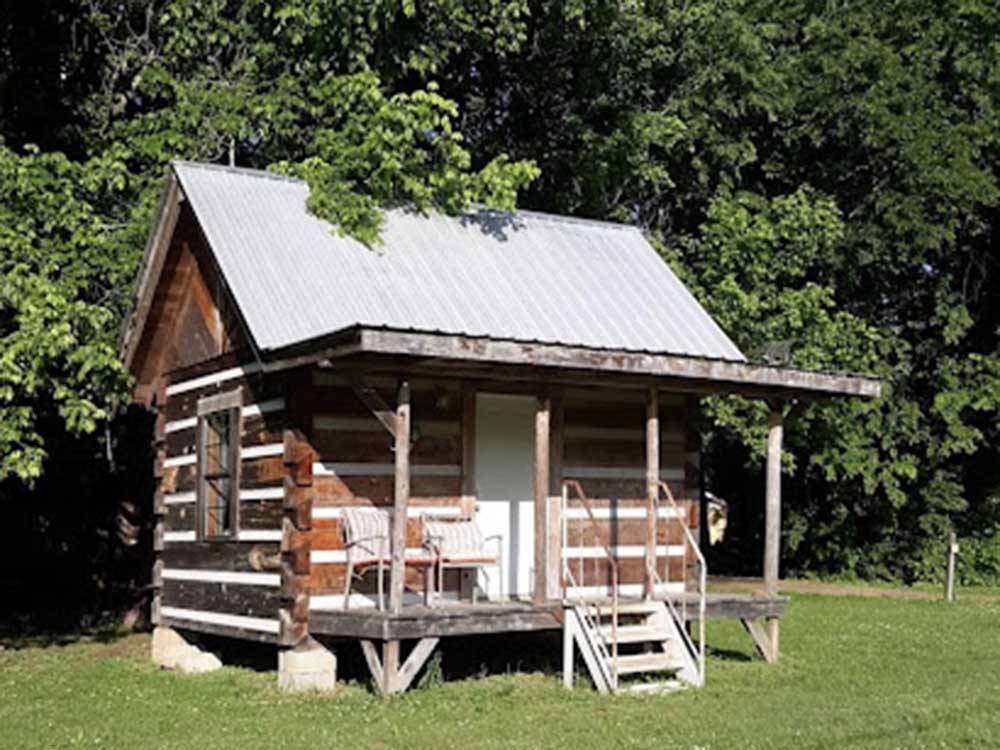 A rustic rental cabin at HEAVENLY HILLS NATURE RETREAT