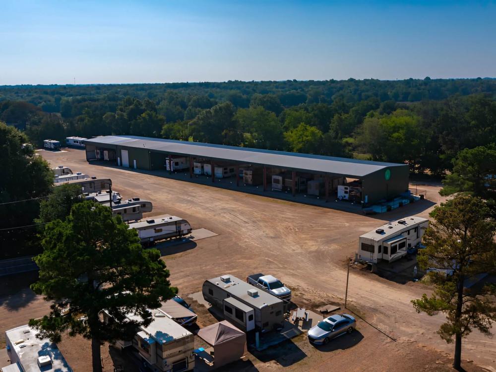 RV's parked at site GTL Paris RV Park