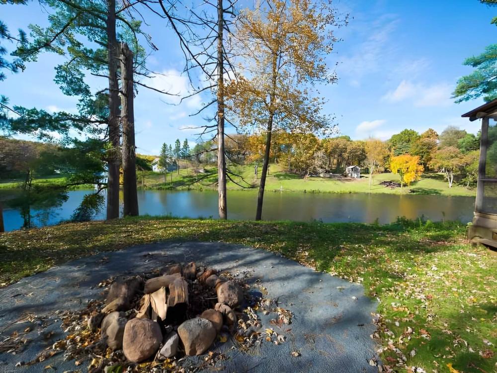 Fire pit with lake view at Big Rock Creek