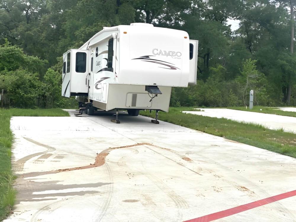 Parked trailer at site Alford RV Park