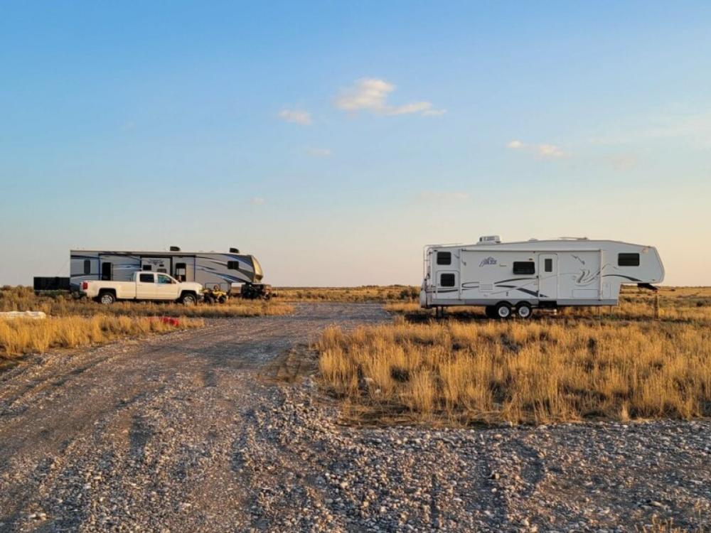 Two campers at Twin Buttes RV