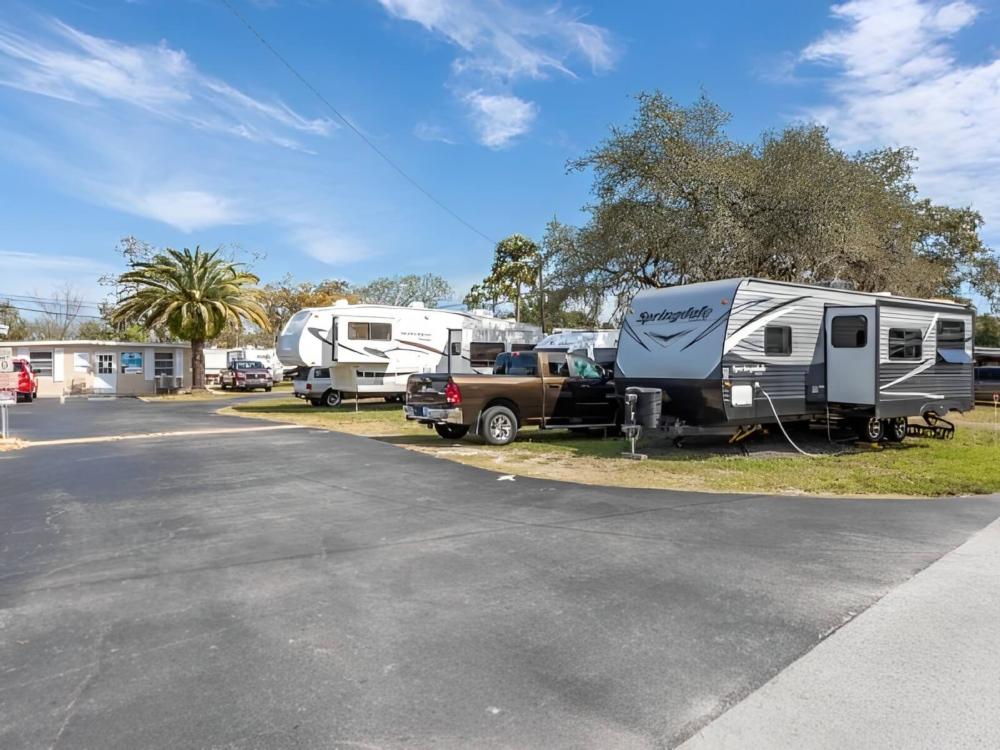 RVs lined up at Tropic Breeze RV Park