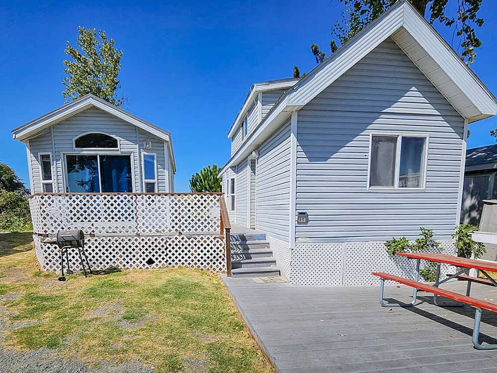 Two rentals with a shared porch