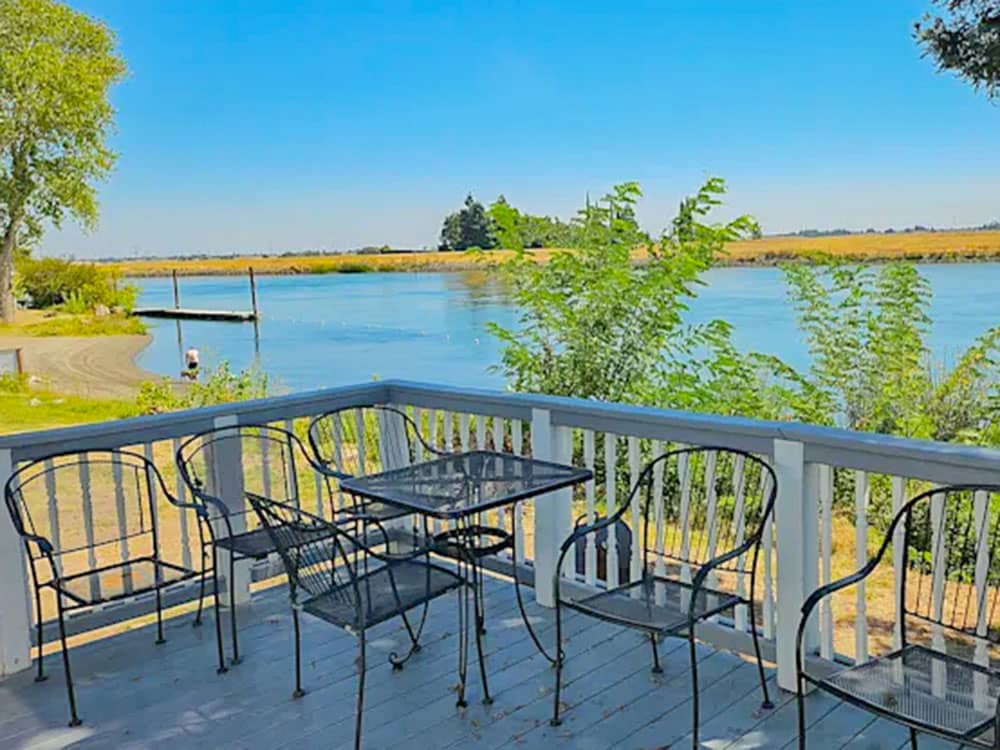 Outdoor seating on the deck