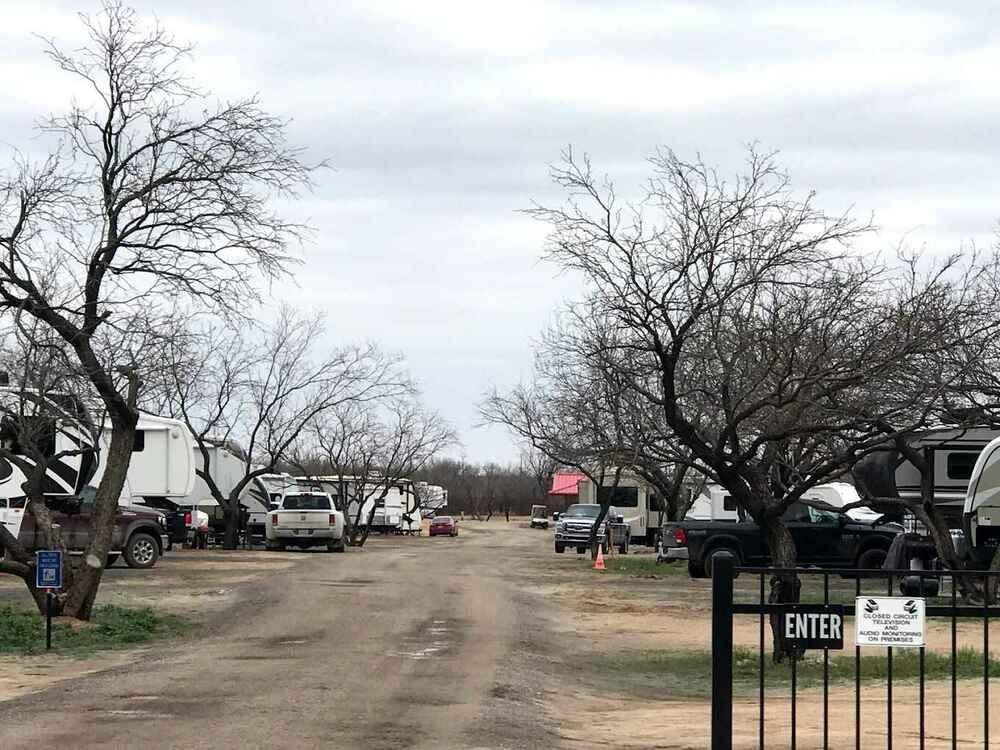 Entrance road at Big Star RV Park