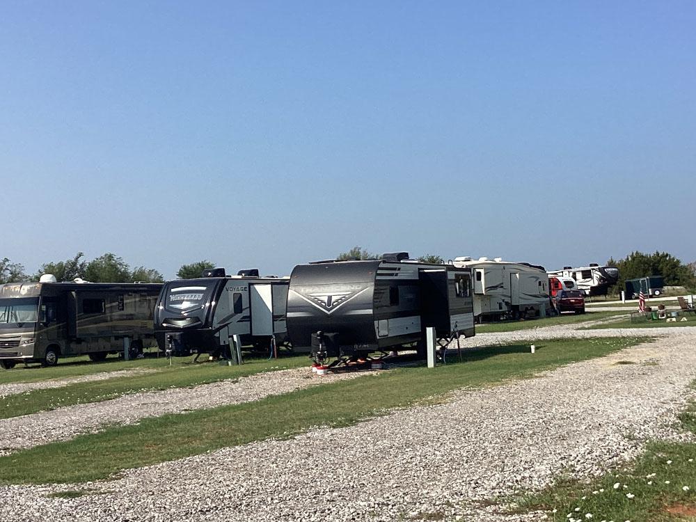 Long gravel pull thrus at BEXAR CAVE RV PARK