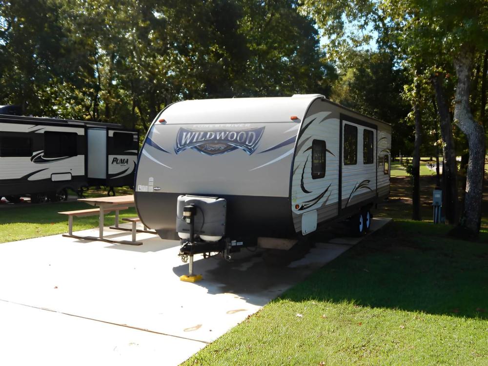 Trailer parked at site The Boulders at Lake Tyler