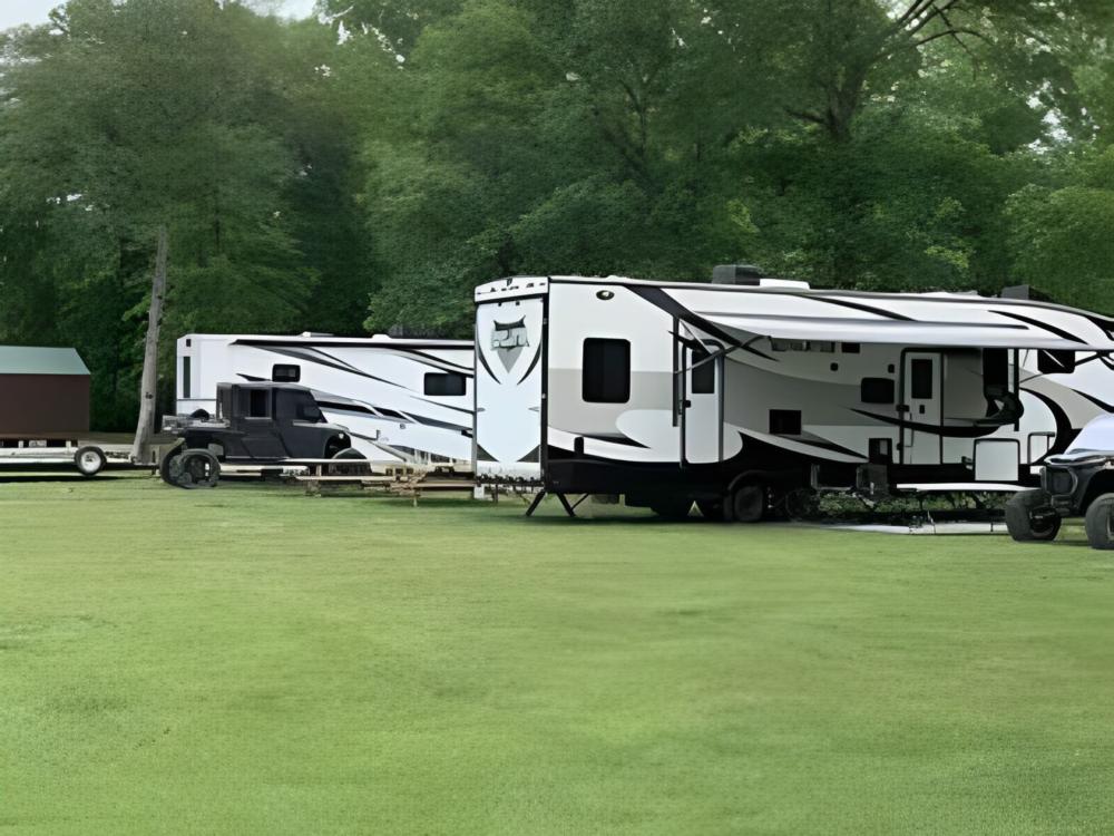 Parked RV's at site Brushy Creek Lodge & Resort