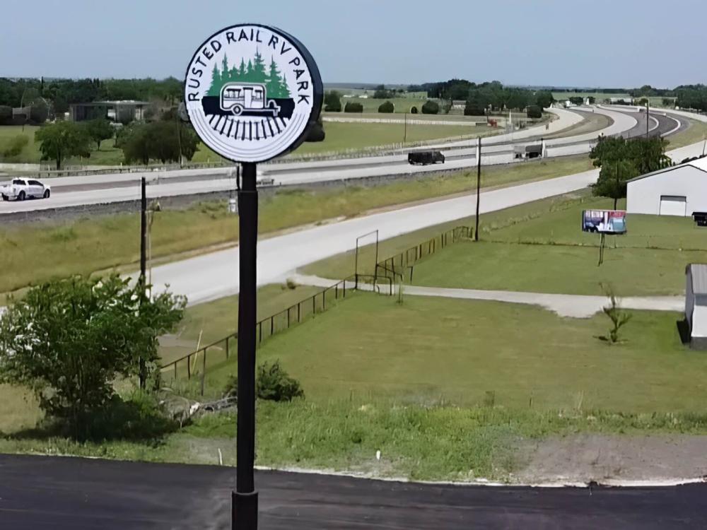 Welcome sign at Rusted Rail RV Park