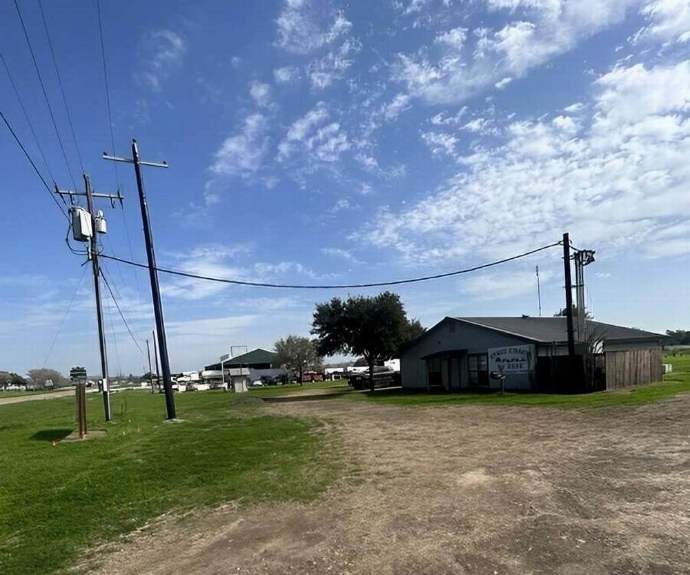 Dirt road at Stagecoach RV Park