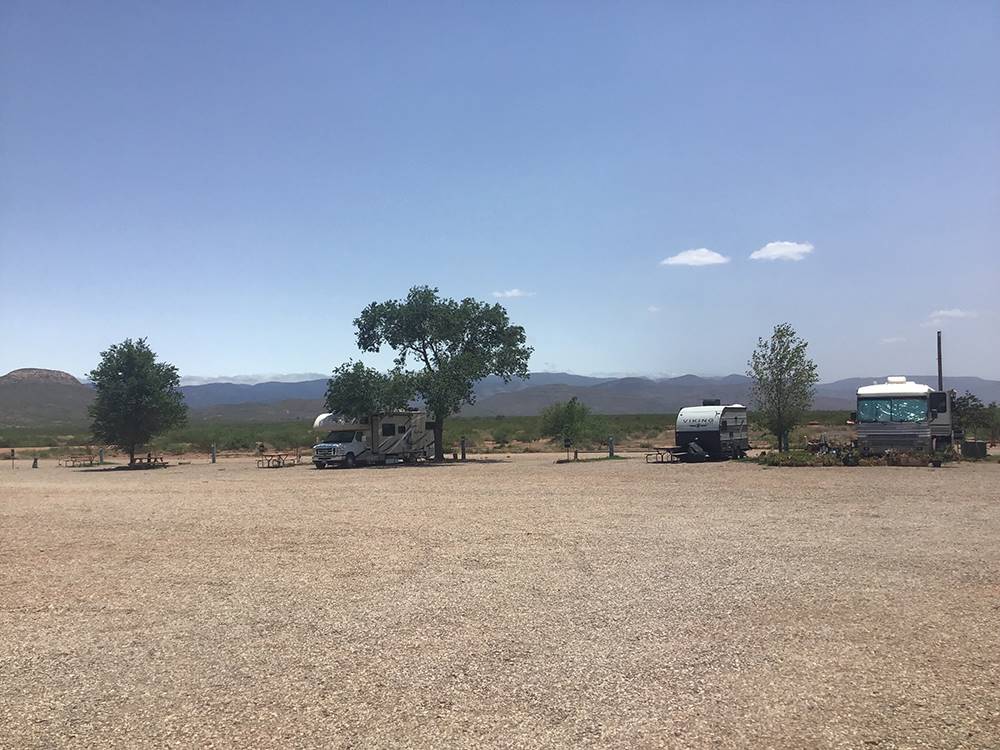 Gravel sites and roads at Mountain Meadows RV Park