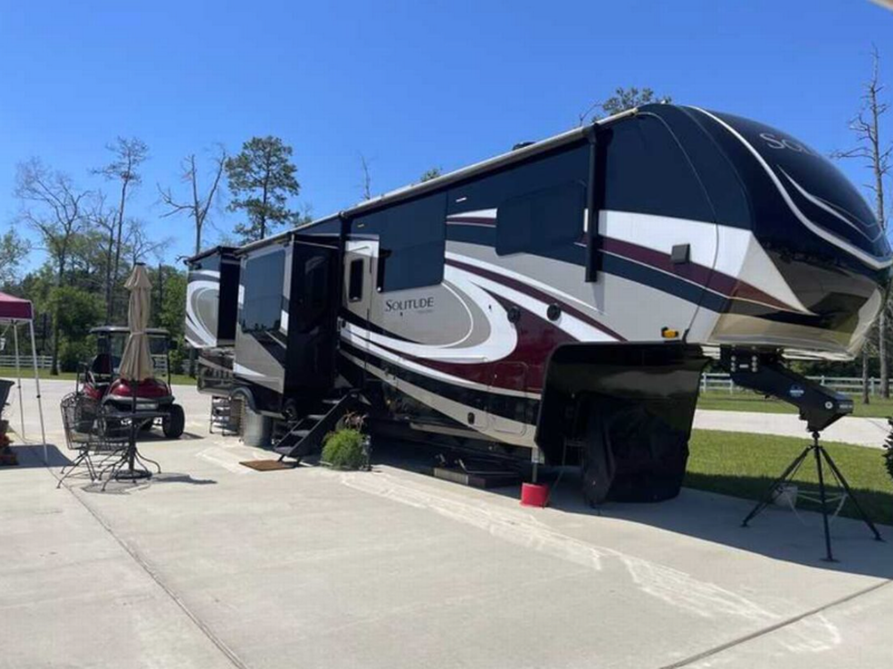Paved site at The Lakes RV & Cabin Resort