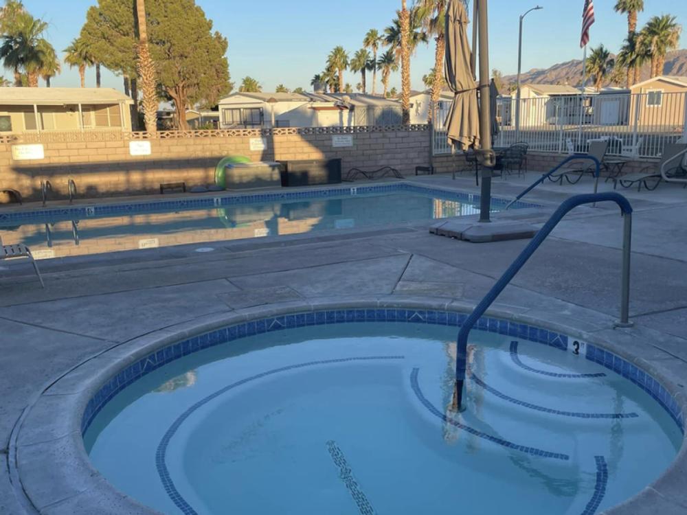 Pool and spa at Lake Tamarisk Desert Resort