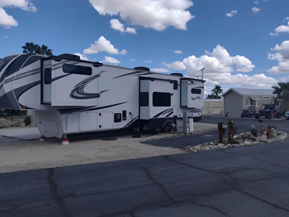 Parled trailer at site Lake Tamarisk Desert Resort