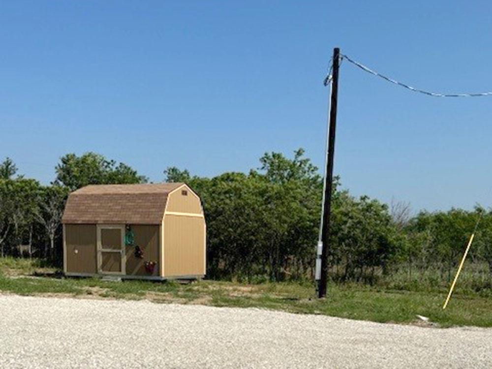 Small barn building at C&W RV PARK