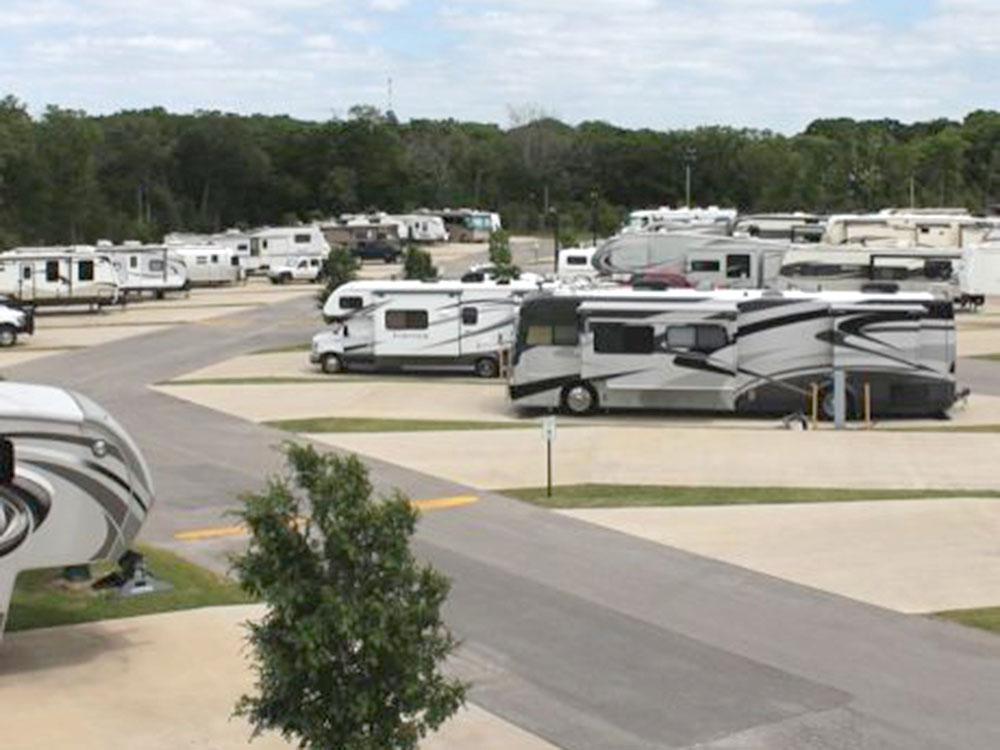 The road going thru the campground at TIMBER RIDGE RV PARK