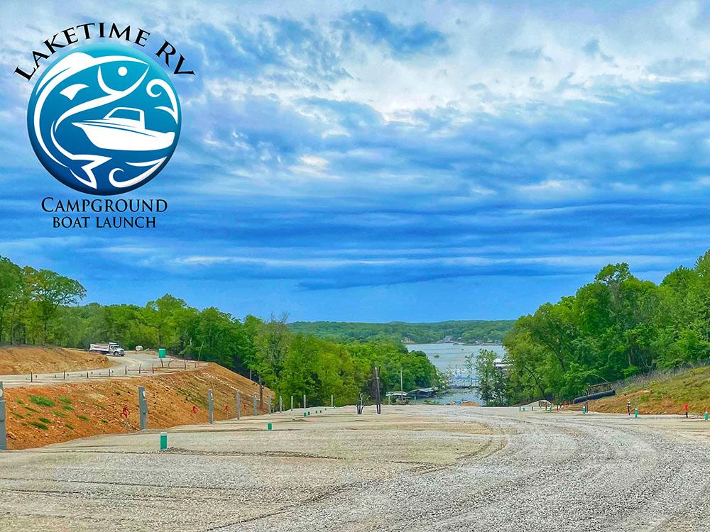 Gravel sites and the barn at LAKETIME RV CAMPGROUND