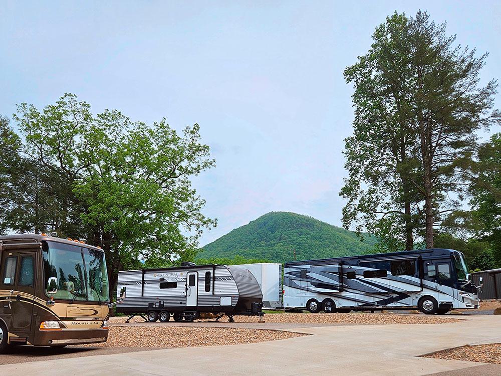 Extra long sites at SMOKY MOUNTAIN PREMIUM CAMPING