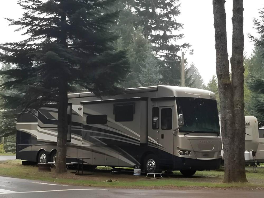 RV parked at site Cougar RV Park & Campground