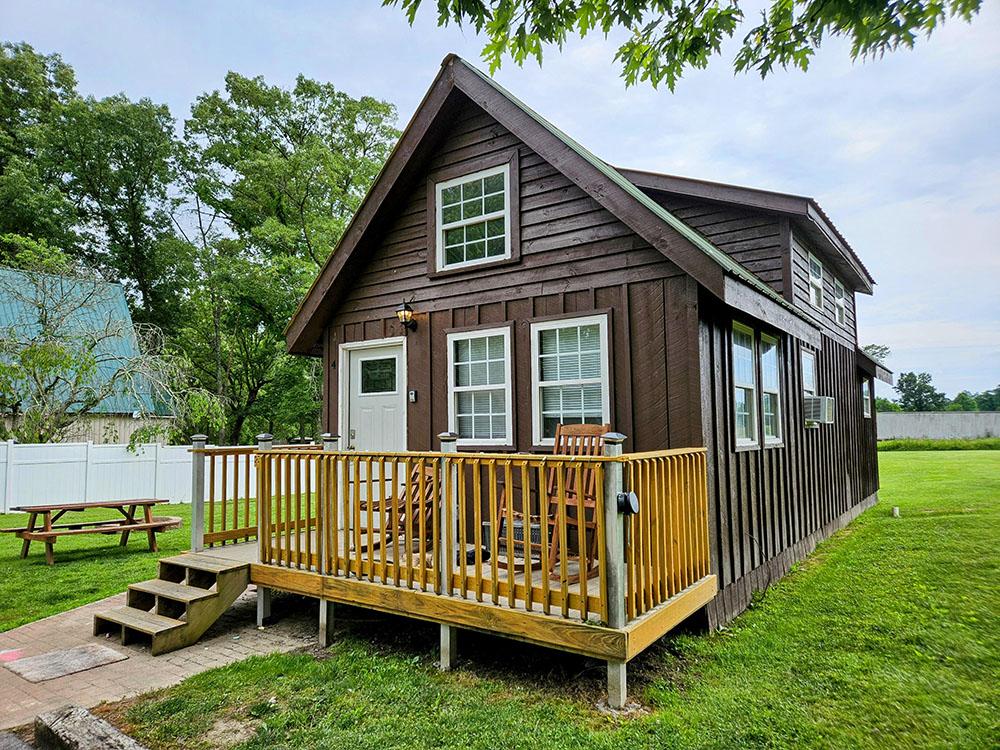Tiny house with deck at MOUNTAIN TOP RV PARK