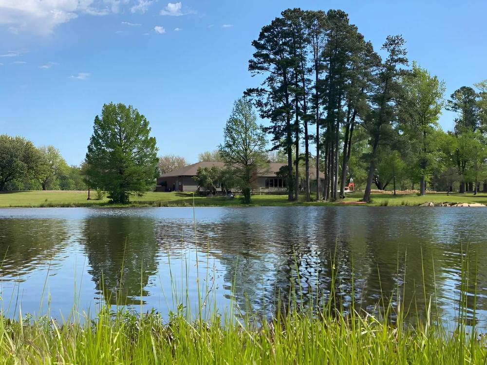 Lake at site Lost Lake RV Park