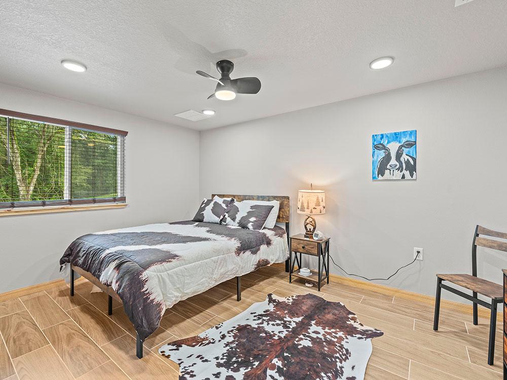 A bedroom in a rental cabin at FARM OF DREAMS RESORT