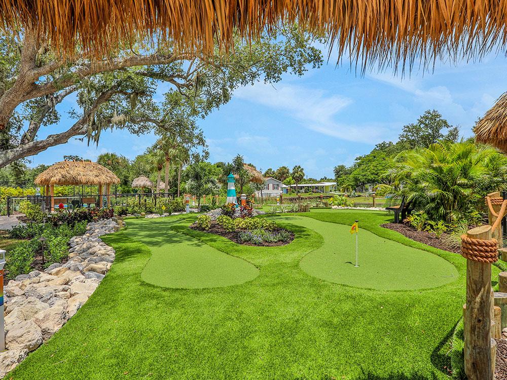 Putting green at HARBOR VIEW ON THE BAY