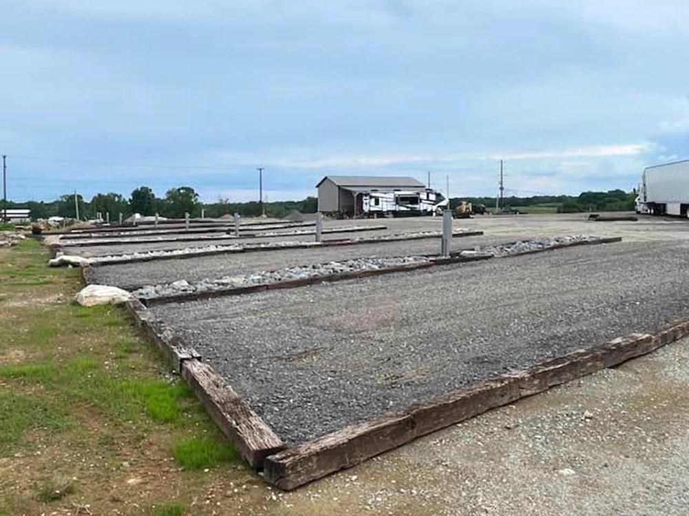 Side by side sites at ROCK WALL RV PARK