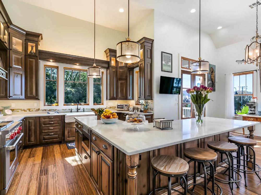Kitchen inside de la Bleau B&B