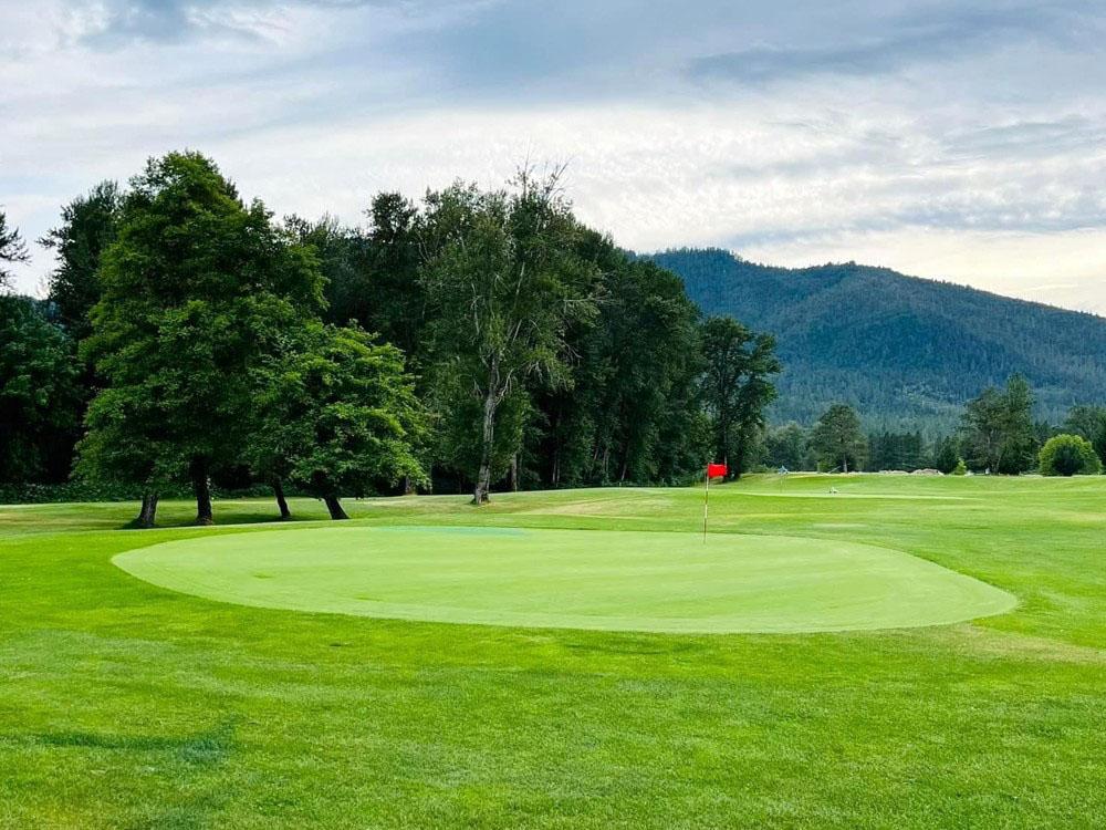 The very green golf course at APPLEGATE RV RESORT