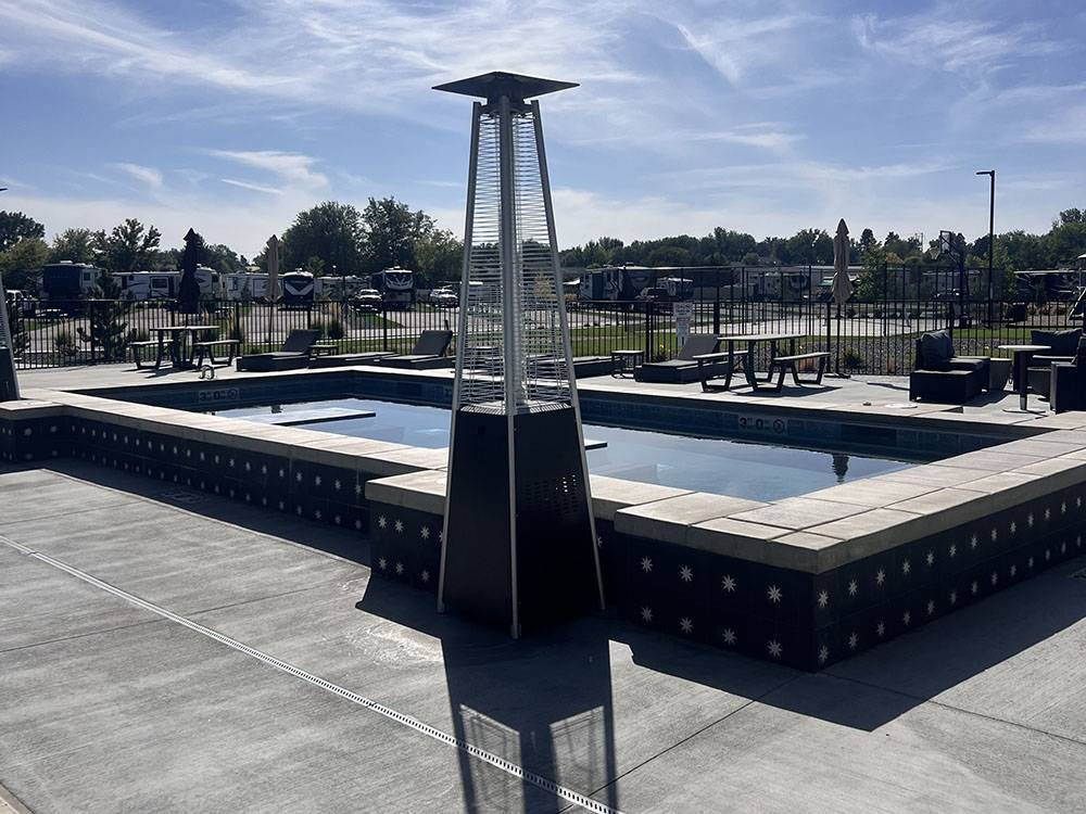 Outdoor heating lamp