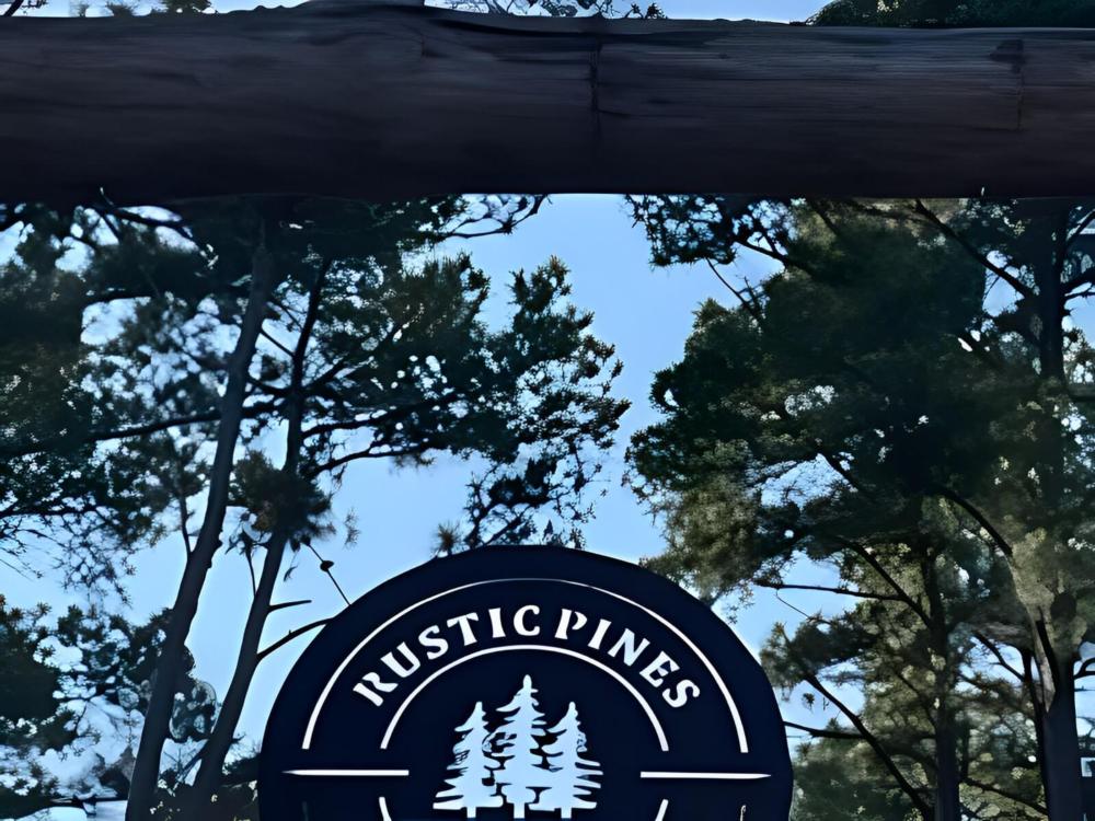 Welcome sign at site Rustic Pine RV Park 55+