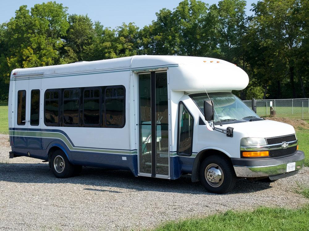 Shuttle bus at SMITH RIVER RV PARK