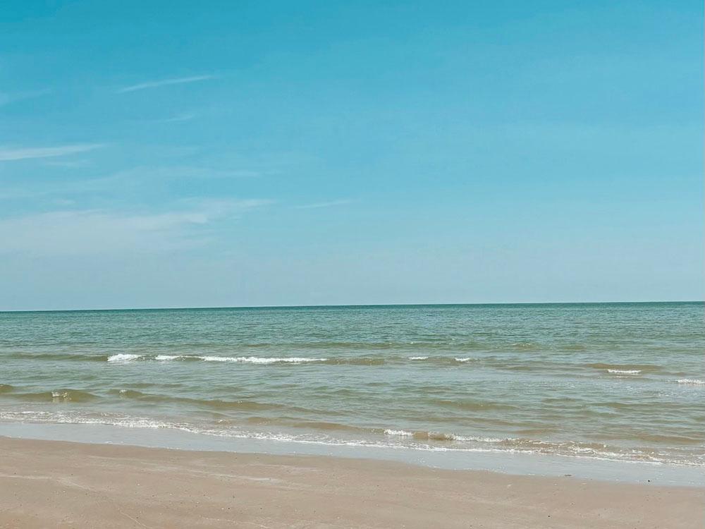 The ocean and sandy beach at SANDOLLAR RV PARK