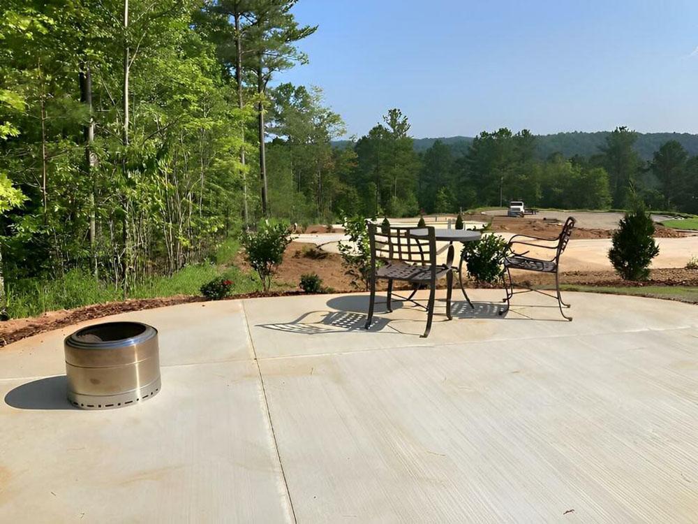 Table and chairs near a fire pit at TALKING ROCK MOTORCOACH RESORT