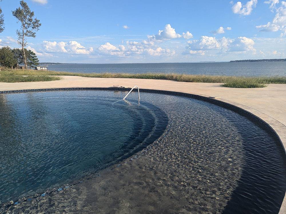 Round pool with stairs at Lagoon Ranch RV Resort