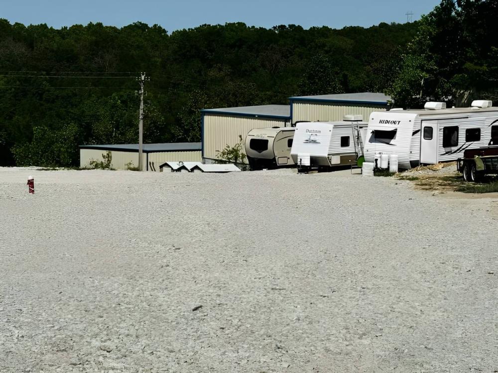 Parked trailers at site Table Rock Oasis Campground