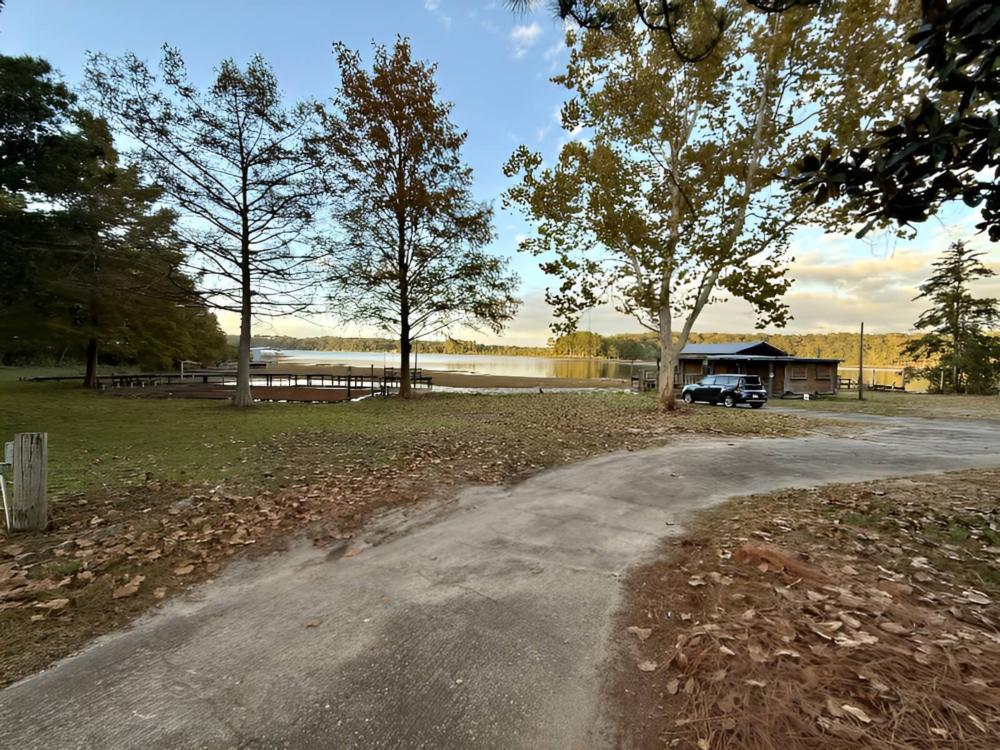 Drive way at site Juniper Lake RV Resort