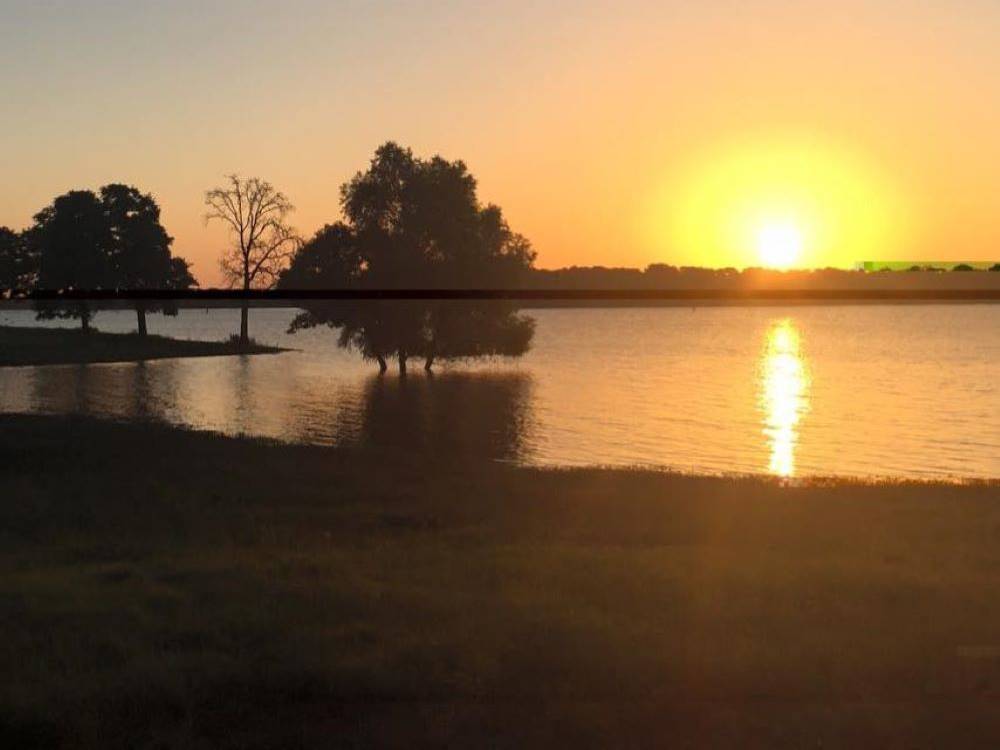 Sunset on the river at Waterfront Hideaway Ranch
